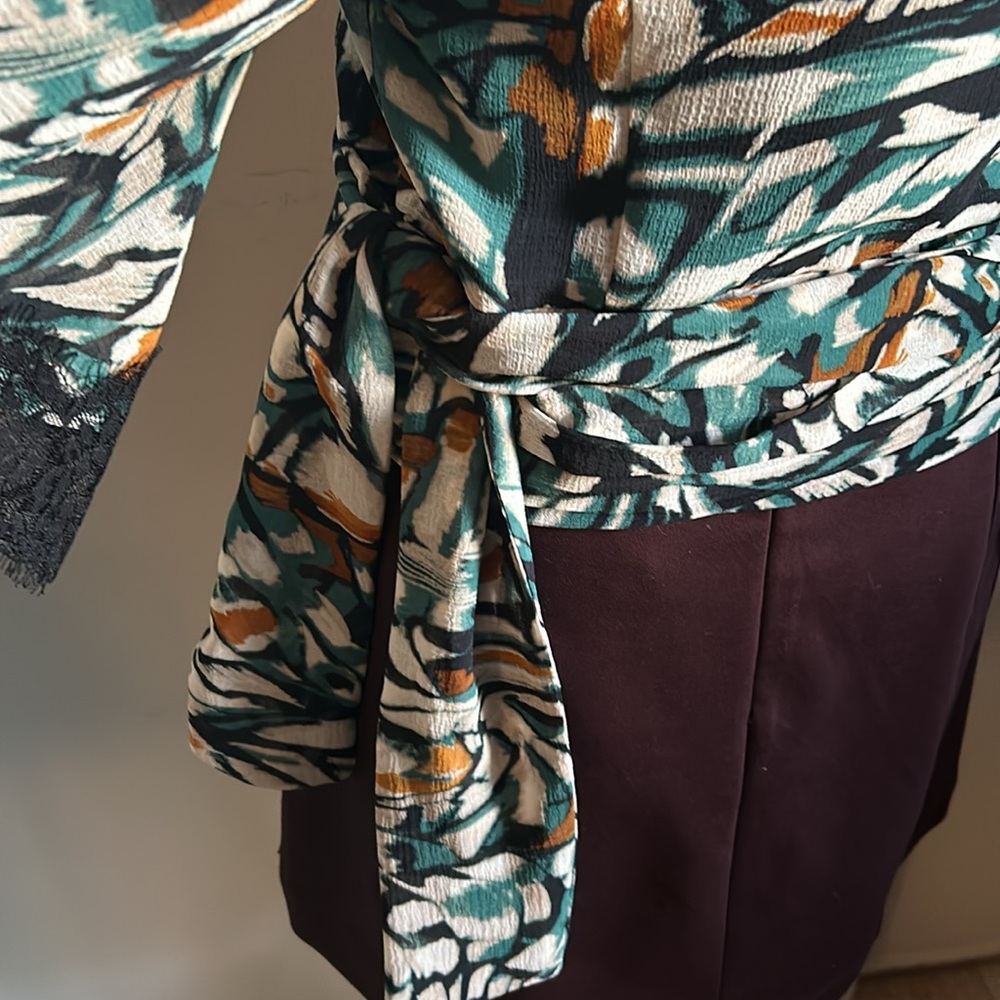 New Anthropologie Lace Trimmed Flutter Sleeve Abstract Chiffon Print Wrap Blouse - Picture 7 of 14